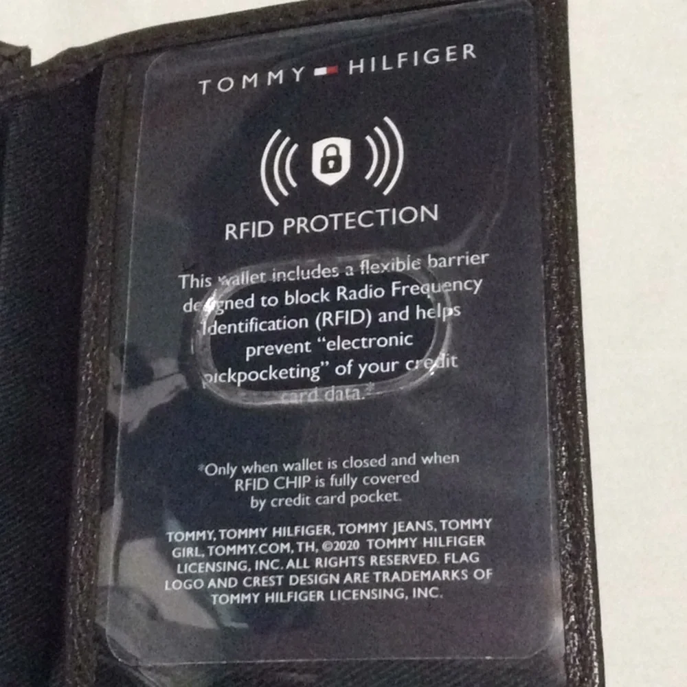 Tommy Hilfiger RFID Leather Wallet & Valet